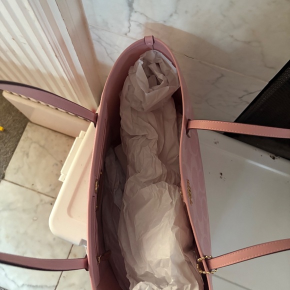 City Tote Bag In Signature Canvas - Picture 10 of 14